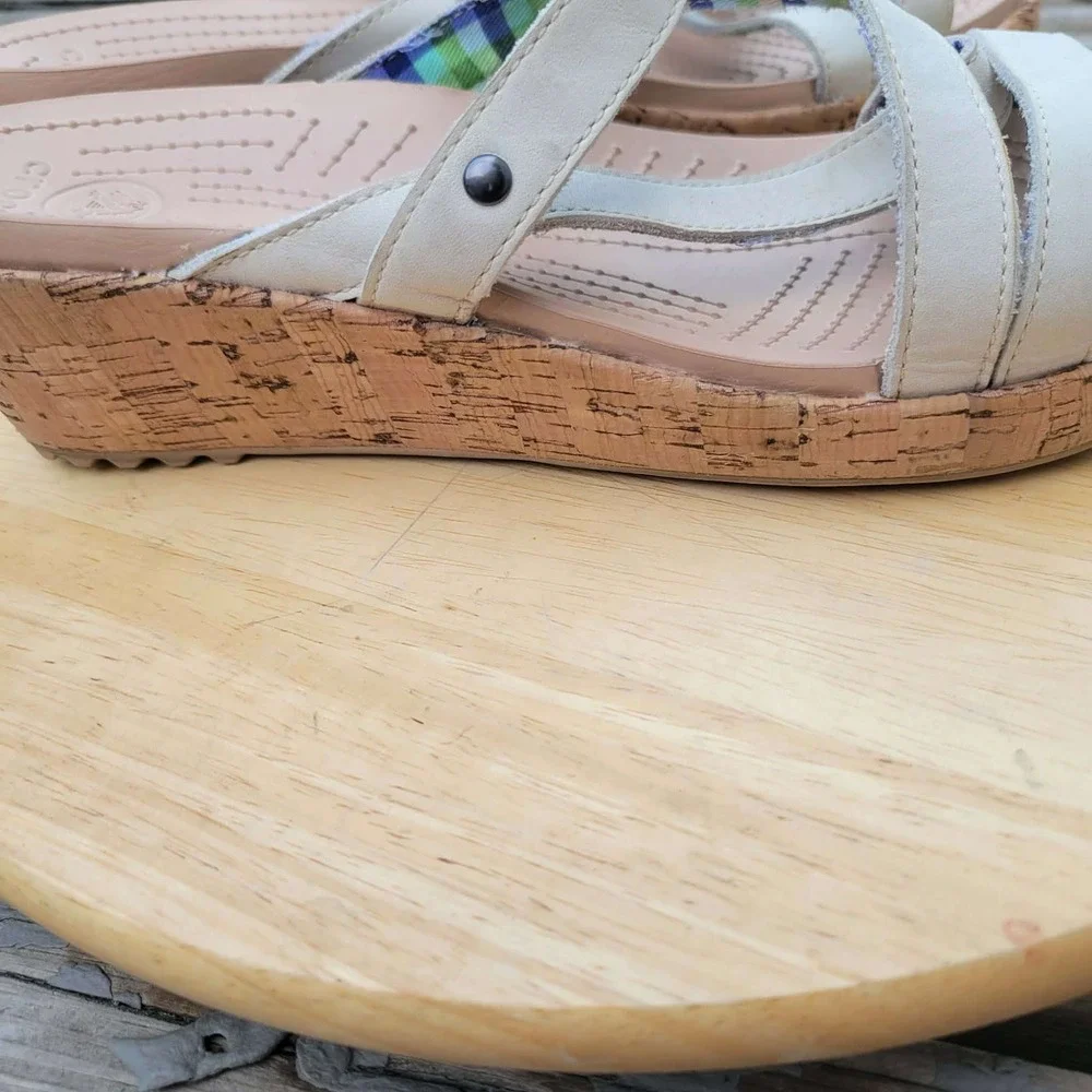 Crocs A-Leigh Women 9 US Cork Wedge Sandals Strappy Cream Neutral Open Toe Plaid